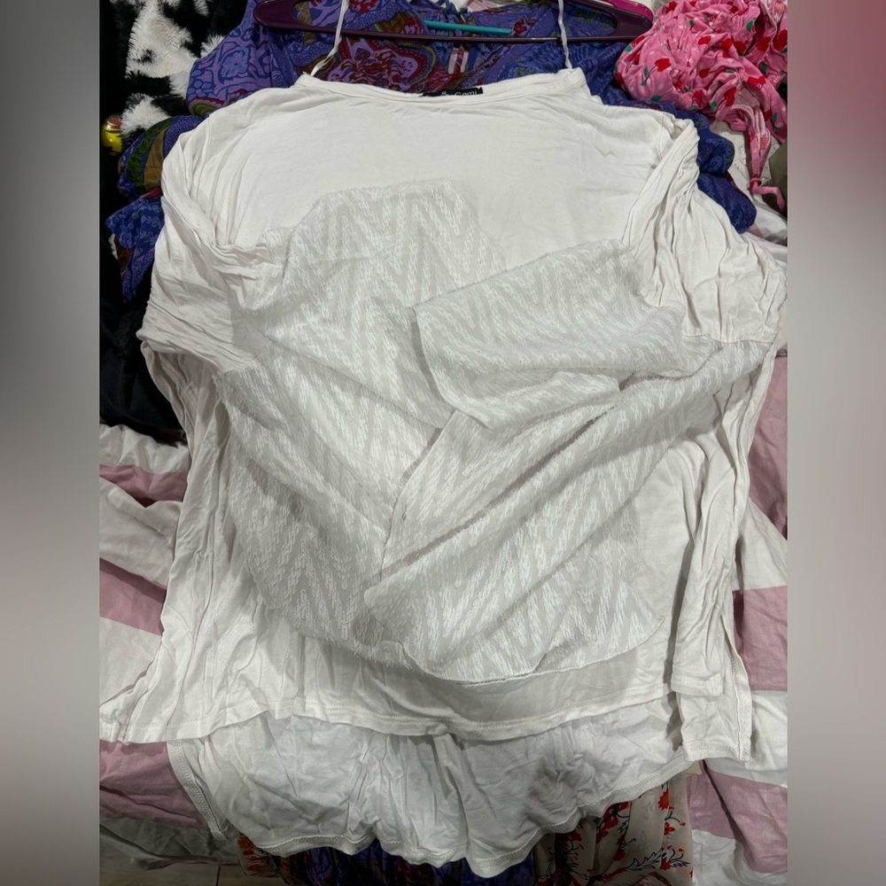 Quarter sleeve flows shirt